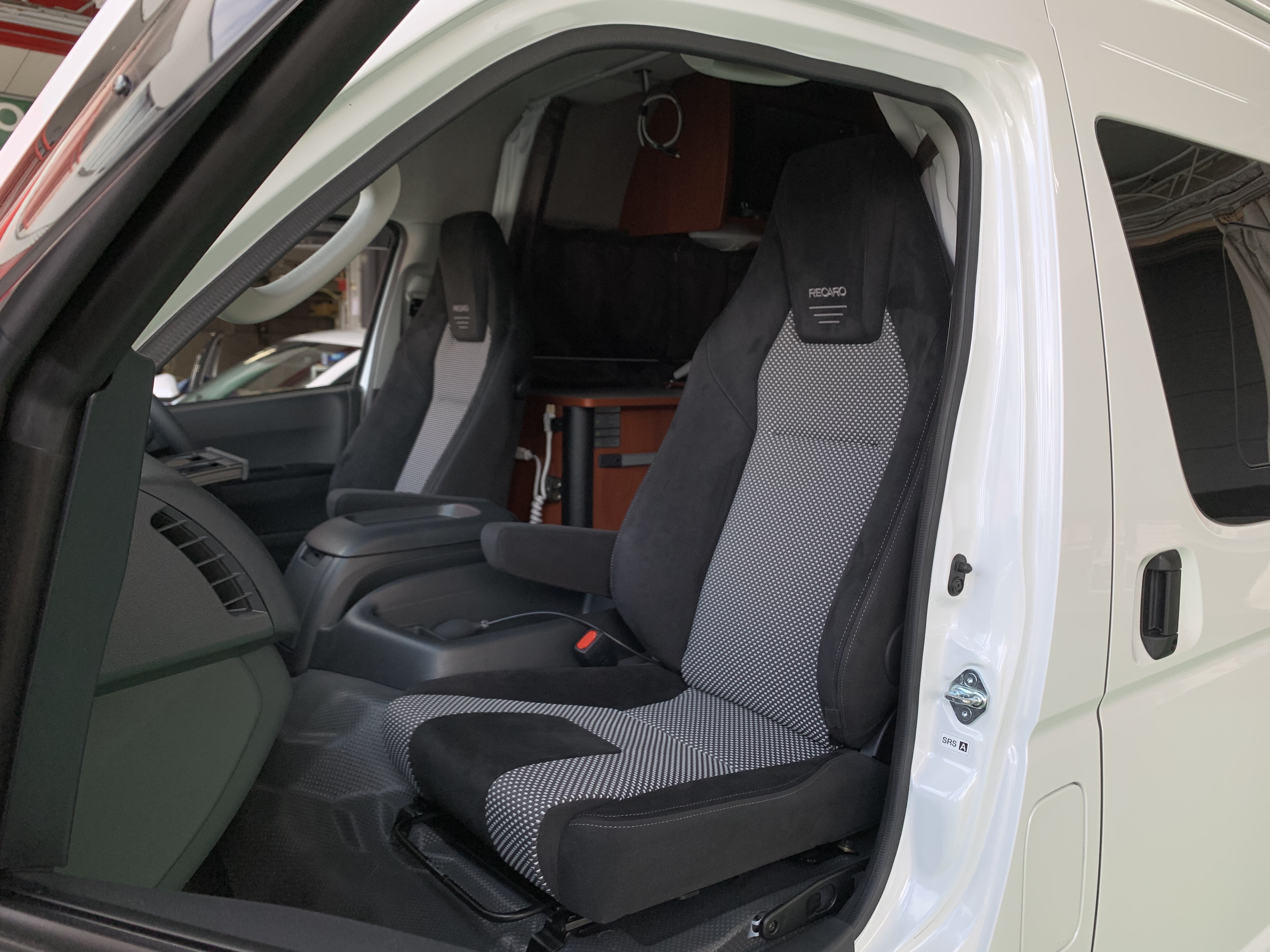 TOYOTA�@�n�C�G�[�X�@GDH226K�i2022�N�j�@�Ɂ@RECARO�i���J���j�@LX-F�@WU110H�@BK�@�V�[�g�q�[�^�[�t���@�~���E�@����