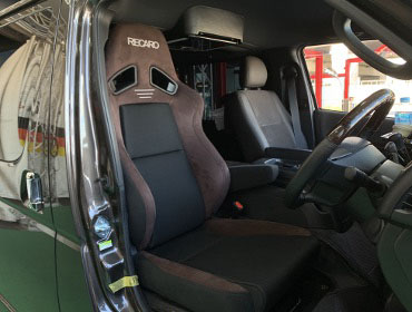 TOYOTA�@�n�C�G�[�X200�i2018�N�j�@�Ɂ@RECARO�i���J���j�@SR-7F�@GU100�@�u���E���@�A�[�����X�g�t���@����