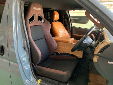 TOYOTA�@�n�C�G�[�X�@5�^�i���[�K�\�����@�Ɂ@RECARO�i���J���j�@SR-7F�@GU100�@�u���E���@����