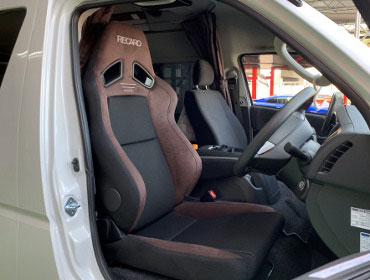 TOYOTA�@�n�C�G�[�X�@200�n�i2022�N�j�@�Ɂ@RECARO�i���J���j�@SR-7F�@GU100�@�u���E���@����
