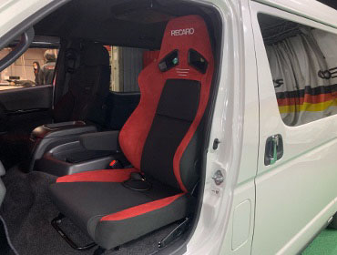 TOYOTA�@�n�C�G�[�X�@���C�h�@�f�B�[�[���i2022�N�j�@�Ɂ@RECARO�i���J���j�@�X�^�C��DC�@���@SR-7F�@GU100H�@RED�@�V�[�g�q�[�^�[�t���@����