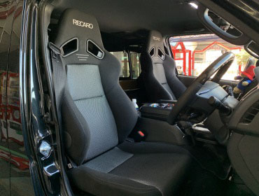 TOYOTA�@�n�C�G�[�X�@�Ɂ@RECARO�i���J���j�@SR-7F�@GK100�@BK/SIL�@���ʃV���[�g�J�b�g���H�@���@SR-7F GK100�@BK/SIL�@����
