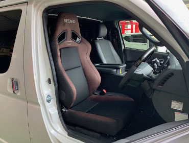 TOYOTA�@�n�C�G�[�X�@THR200V���i2022�N�j�@�Ɂ@RECARO�i���J���j�@SR-7F�@GU100�@�u���E���@A/R�^�C�v�@����