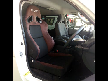 TOYOTA�@�n�C�G�[�X�@200�n�i2022�N�j�@�Ɂ@RECARO�i���J���j�@SR-7F�@GU100�@�u���E���@����