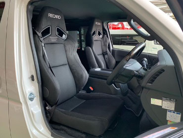 TOYOTA�@�n�C�G�[�X�@6�^�i���[�f�B�[�[���i2020�N�j�@�Ɂ@RECARO�i���J���j�@SR-7F�@GU100H�@BK�@�V�[�g�q�[�^�[�t���@�~���E�@����