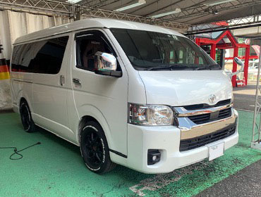 TOYOTA�@�n�C�G�[�X�@6�^�@���C�h�f�B�[�[���i2022�N�j�@�Ɂ@RECARO�i���J���j�@SR-7F GU100�@�u���E���@����