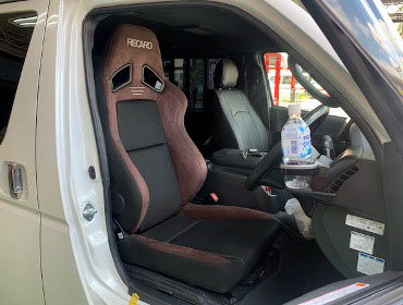 TOYOTA�@�n�C�G�[�X�@6�^�@���C�h�f�B�[�[���i2022�N�j�@�Ɂ@RECARO�i���J���j�@SR-7F GU100�@�u���E���@����