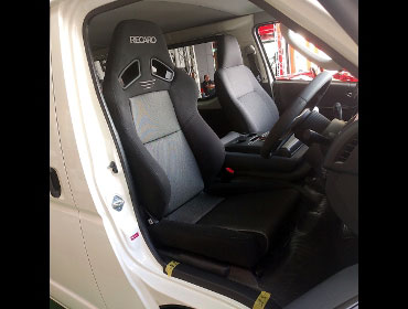 TOYOTA�@�n�C�G�[�X�@TRH200V�@4�^�i2016�N�j�@�Ɂ@RECARO�i���J���j�@SR-7F�@GK100�@BK/SIL�@����