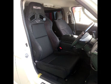 TOYOTA�@�n�C�G�[�X�@3�^�@�i���[�f�B�[�[���@�Ɂ@RECARO�i���J���j�@SR-7F�@GU100�@BK�@����