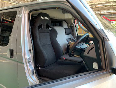 TOYOTA�@�n�C�G�[�X�@KDH205V�@�Ɂ@RECARO�i���J���j�@SR-7F�@KK100�@BK�@����