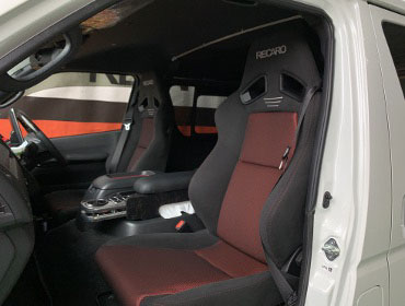 TOYOTA�@�n�C�G�[�X�@7�^�@3DF-GDH211K�i2022�N�j�@�Ɂ@RECARO�i���J���j�@SR-7F�@GK100�@BK/RED�@�V�[�g�q�[�^�[�t���@�~���E�@����