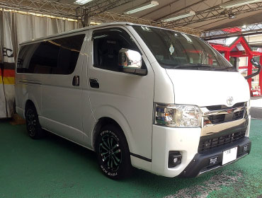 TOYOTA�@�n�C�G�[�X�@7�^�@GDH206V�@�Ɂ@RECARO�i���J���j�@SR-7F�@GU100�@�u���E���@�~���E�@����