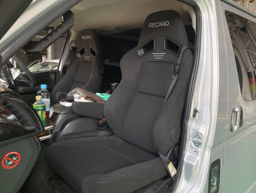 TOYOTA�@�n�C�G�[�X4�^�@�Ɂ@RECARO�i���J���j�@SR-7F�@GK100�@BK�@�A�[�����X�g�t���@�~���E�@����