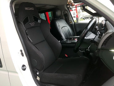 TOYOTA�@�n�C�G�[�X3�^�O���i2011�N�j�@�Ɂ@RECARO�i���J���j�@SR-7F�@GK100�@BK/BK�@A/R�@����