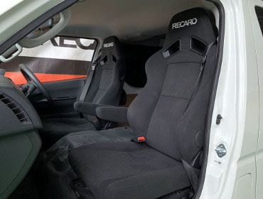 TOYOTA�@�n�C�G�[�X�@�i���[�o��DX�@7�^�i2022�N�j�@�Ɂ@RECARO�i���J���j�@SR-7F�@KK100�@BK�@A/R�@�~���E�@����