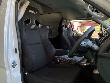 TOYOTA�@�n�C�G�[�X�@3DF-GDH221K�i2023�N�j�@�Ɂ@RECARO�i���J���j�@SR-7F�@GU100�@BK/BK�@�A�[�����X�g�t���@����