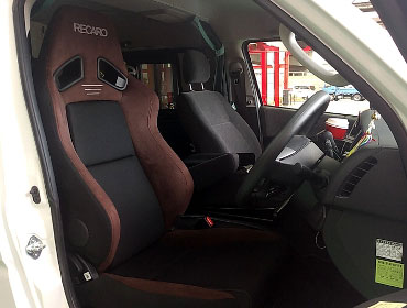 TOYOTA�@�n�C�G�[�X�i2022�N�j�@�Ɂ@RECARO�i���J���j�@SR-7F�@GU100�@�u���E���@A/R�@����