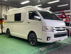 TOYOTA�@�n�C�G�[�X�i2019�N�j�@�Ɂ@RECARO�i���J���j�@SR-7F�@GK100�@BK/SIL�@�V�[�g�q�[�^�[�t���@�A�[�����X�g�t���@����