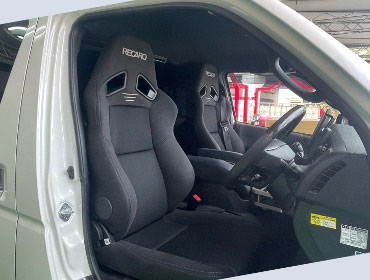 TOYOTA�@�n�C�G�[�X�@5�^�i���[�f�B�[�[���i2019�N�j�@�Ɂ@RECARO�i���J���j�@SR-7F�@GK100�@BK/BK�@�~���E�@����
