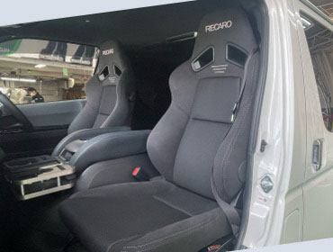 TOYOTA�@�n�C�G�[�X�@5�^�i���[�f�B�[�[���i2019�N�j�@�Ɂ@RECARO�i���J���j�@SR-7F�@GK100�@BK/BK�@�~���E�@����