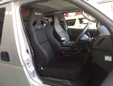TOYOTA�@�n�C�G�[�XDX�@TRH200V�i2017�N�j�@�Ɂ@RECARO�i���J���j�@SR-7F�@GK100�@BK/BK�@����