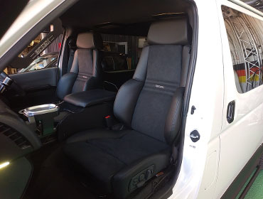 TOYOTA�@�n�C�G�[�X�@6�^�i���[�f�B�[�[���i2021�N�j�@�Ɂ@RECARO�i���J���j�@�I���\�y�hDL220HV�@�~���E�@����