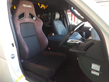 TOYOTA�@�n�C�G�[�X�@TRH216K�i2023�N�j�@�Ɂ@RECARO�i���J���j�@SR-7F�@GU100�@�u���E���@A/R�^�C�v�@����