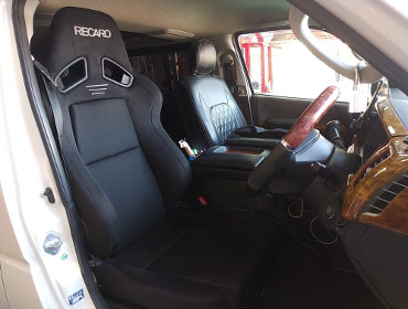 TOYOTA�@�n�C�G�[�X�@200�n�@3�^�i2013�N�j�@�Ɂ@RECARO�i���J���j�@SR-7F�@GU100�@BK�@����
