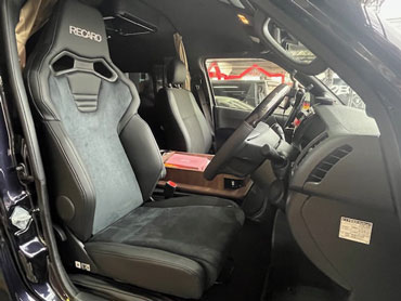 TOYOTA�@�n�C�G�[�X�@TRH216K�i2023�N�j�@�Ɂ@RECARO�i���J���j�@SR-C�@UT100�@A/R�@BK�@����