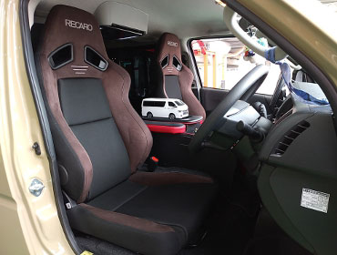 TOYOTA�@�n�C�G�[�X�@8�^�@�X�[�p�[GL�@TRH200�i2024�N�j�@�Ɂ@RECARO�i���J���j�@SR-7F�@GU100�@�u���E���@A/R�^�C�v�@�~���E�@����