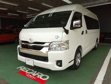 TOYOTA�@�n�C�G�[�X�@7�^���C�h�K�\�����i2024�N�j�@�Ɂ@RECARO�i���J���j�@�I���\�y�hAN220HV�@�u���b�N�@�A�[�����X�g�t���@�~���E�@����