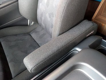 TOYOTA�@�n�C�G�[�X�@7�^���C�h�K�\�����i2024�N�j�@�Ɂ@RECARO�i���J���j�@�I���\�y�hAN220HV�@�u���b�N�@�A�[�����X�g�t���@�~���E�@����