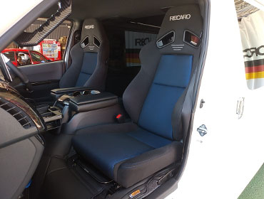 TOYOTA�@�n�C�G�[�X�@TRH200V�@�Ɂ@RECARO�i���J���j�@SR-7F�@GK100�@BK/�u���[�@�V�[�g�q�[�^�[�t���@�~���E�@����