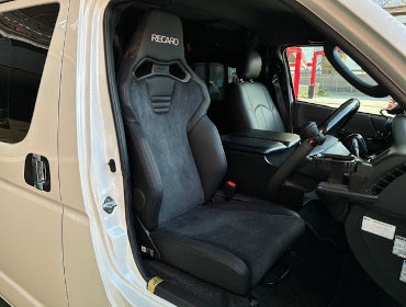 TOYOTA�@�n�C�G�[�X�@7�^�@���C�h�f�B�[�[���i2023�N�j�@�Ɂ@RECARO�i���J���j�@SR-C�@UT100H�@A/R�@BK�@����