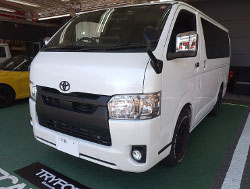 TOYOTA�@�n�C�G�[�X�@6�^�i���[�f�B�[�[���@�Ɂ@RECARO�i���J���j�@SR-C�@BK100H�@A/R�@BK/BK�@����