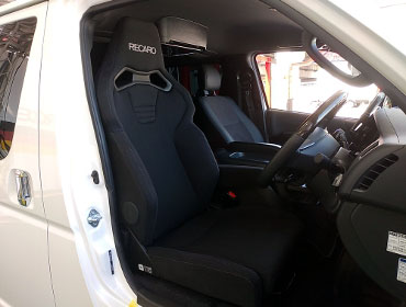 TOYOTA�@�n�C�G�[�X�@6�^�i���[�f�B�[�[���@�Ɂ@RECARO�i���J���j�@SR-C�@BK100H�@A/R�@BK/BK�@����