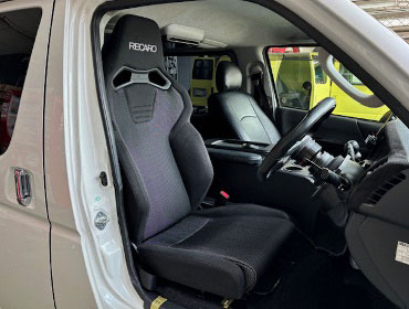 TOYOTA�@200�n�n�C�G�[�X�@4�^�@QDF-KDH201V�@�Ɂ@RECARO�i���J���j�@SR-C�@BK100�@BK/SIL���b�V���@����