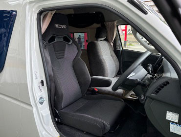 TOYOTA�@�n�C�G�[�X�@7�^�i2023�N�j�@�Ɂ@RECARO�i���J���j�@SR-C�@BK100�@A/R�@BK/SIL�@����