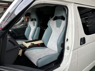 TOYOTA�@200�n�n�C�G�[�X�@7�^�@�L�����s���O�@�f�B�[�[���i���[�{�f�B�@�Ɂ@RECARO�i���J���j�@SR-C�@UT100�@�T�[�W�O���C�@�A�[�����X�g�t���@�~���E�@����