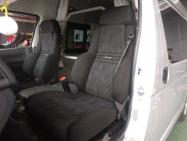 TOYOTA�@�n�C�G�[�XDX�@�t�����g3�l�|���@�f�B�[�[���i���[�{�f�B�i2023�N�j�@�Ɂ@RECARO�i���J���j�@�I���\�y�hAN220HV�@BK�@�~���E�@����