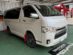 TOYOTA�@�n�C�G�[�X�@4�^�@�Ɂ@RECARO�i���J���j�@SR-C�@A/R�@BK/RED�@����