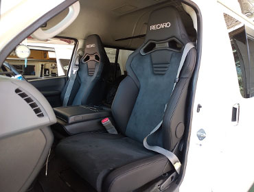 TOYOTA�@�n�C�G�[�X�@2�^�i���[�f�B�[�[���i2007�N�j�@�Ɂ@RECARO�i���J���j�@SR-C�@UT100H�@A/R�@BK�@�~���E�@����