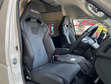 TOYOTA�@�n�C�G�[�X�@7�^���C�h�f�B�[�[���i2024�N�j�@�Ɂ@RECARO�i���J���j�@SR-C�@UT100H�@A/R�@BK�@�V�[�g�q�[�^�[�t���@�~���E�@����