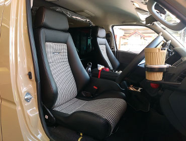 TOYOTA�@�n�C�G�[�X�@200�n�i2024�N�j�@�Ɂ@RECARO�i���J���j�@���ʌ���CLASSIC�@LX�@�y�s�^�@�~���E�@����