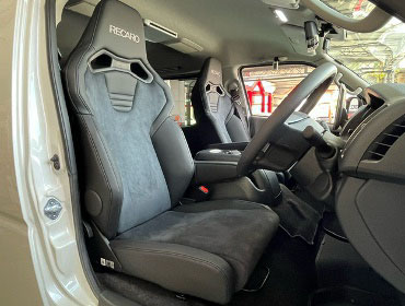 TOYOTA�@�n�C�G�[�X�@7�^���C�h�K�\�����i2024�N�j�@�Ɂ@RECARO�i���J���j�@SR-C�@UT100H�@BK�@�V�[�g�q�[�^�[�t���@�~���E�@����