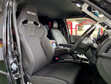 TOYOTA�@�n�C�G�[�X�@5�^�i���[�f�B�[�[���@�Ɂ@RECARO�i���J���j�@SR-C�@BK100�@A/R�@BK/BK�@����