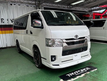 TOYOTA�@�n�C�G�[�X�@200�n�@7�^�i2023�N�j�@�Ɂ@RECARO�i���J���j�@SR-C�@UT100�@BK�@����