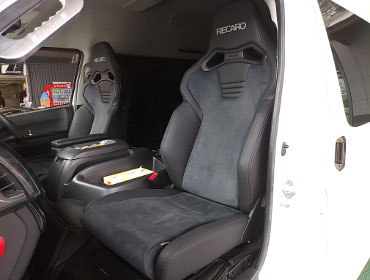 TOYOTA�@�n�C�G�[�X�R�~���[�^�[�i2017�N�j�@�Ɂ@RECARO�i���J���j�@SR-C�@UT100�@BK�@�~���E�@����