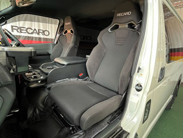 TOYOTA�@�n�C�G�[�X�@GDH206V�i2022�N�j�@�Ɂ@RECARO�i���J���j�@SR-C�@BK100�@A/R�@BK/BK�@�~���E�@����