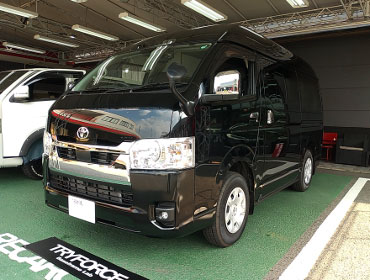 TOYOTA�@�n�C�G�[�X�@7�^�i���[�f�B�[�[���i2024�N�j�@�Ɂ@RECARO�i���J���j�@�I���\�y�hDL220HV�@R�@�~���E�@����